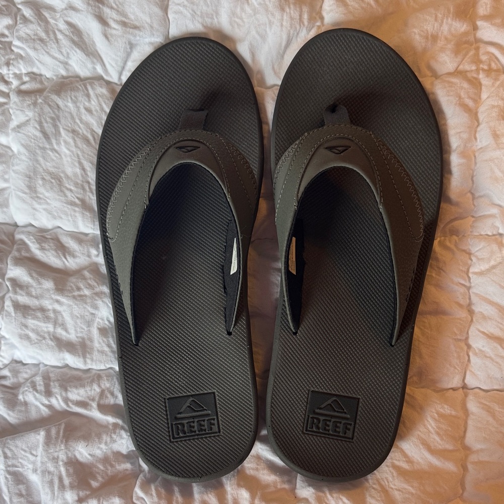 Reef Men's Fanning Bottle Opener Dark Gray Flip Flops